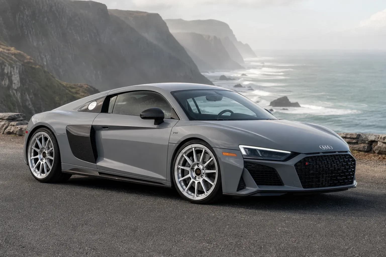 2024 Audi R8 with EW-O-BL-011 wheel, front right 45 view