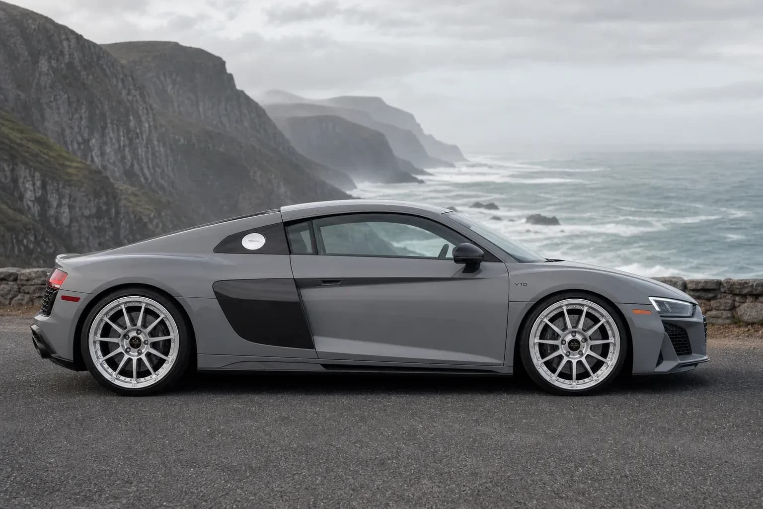 2024 Audi R8 with EW-O-BL-011 wheel, side profile view