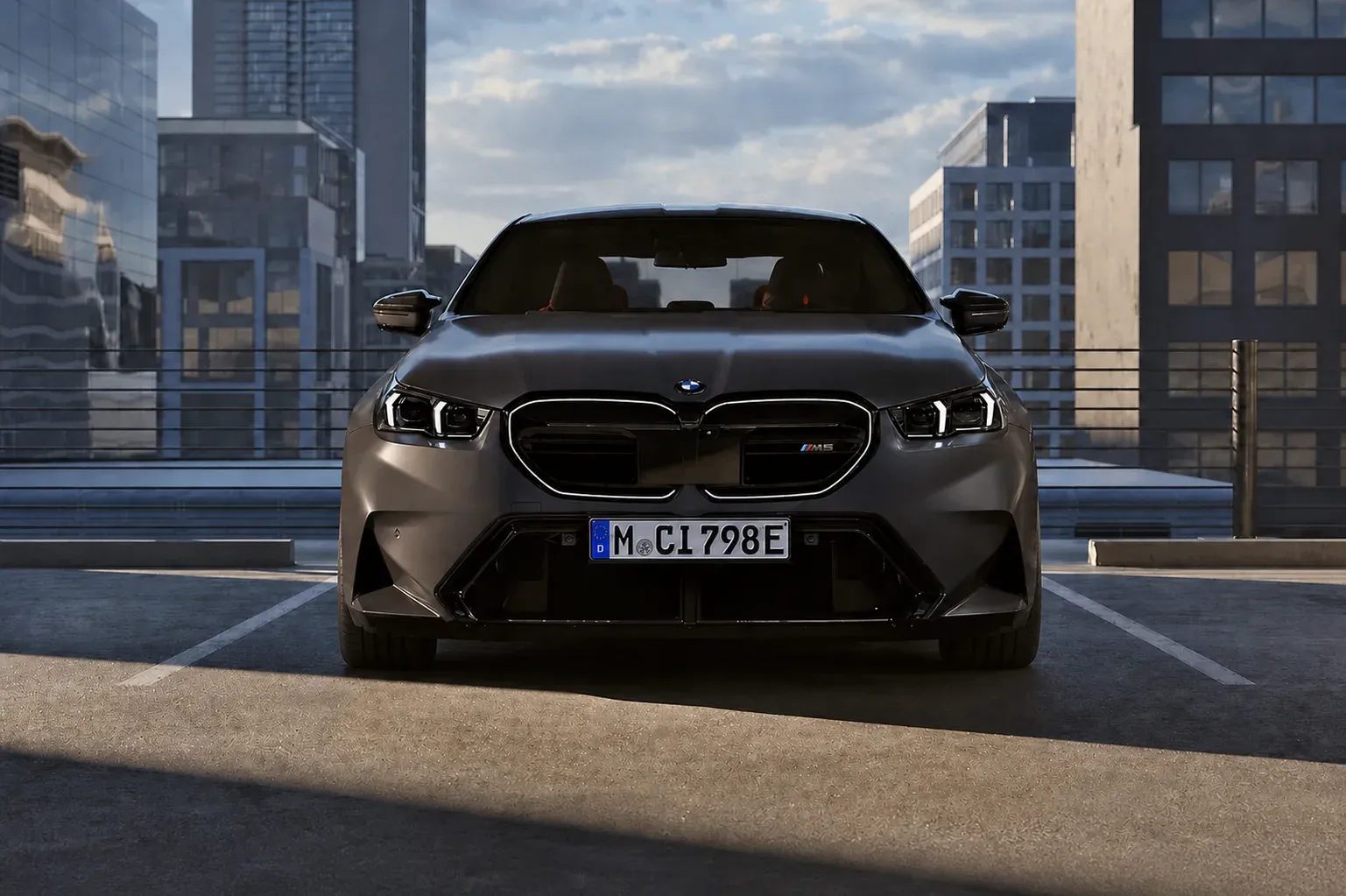 2025 BMW M5 with EW-P-CS-003 wheel, front 0 view