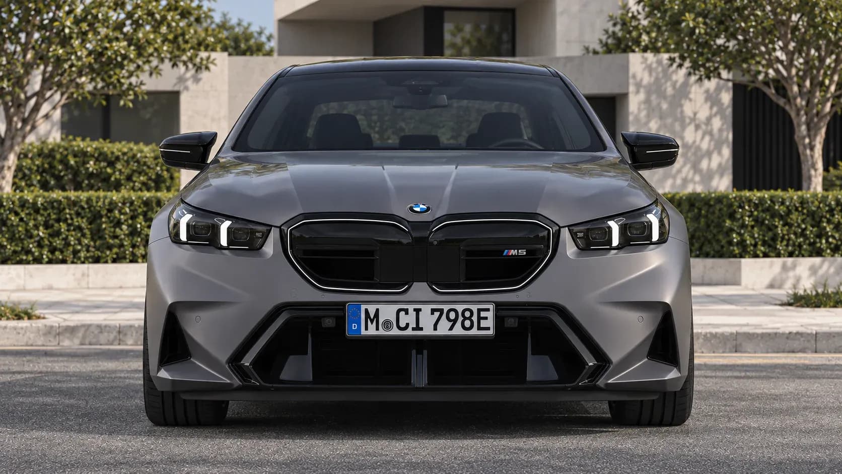 2025 BMW M5 with EW-P-FF-003 wheel, front 0 view