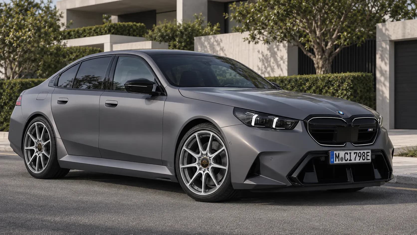 2025 BMW M5 with EW-P-FF-003 wheel, front right 45 view