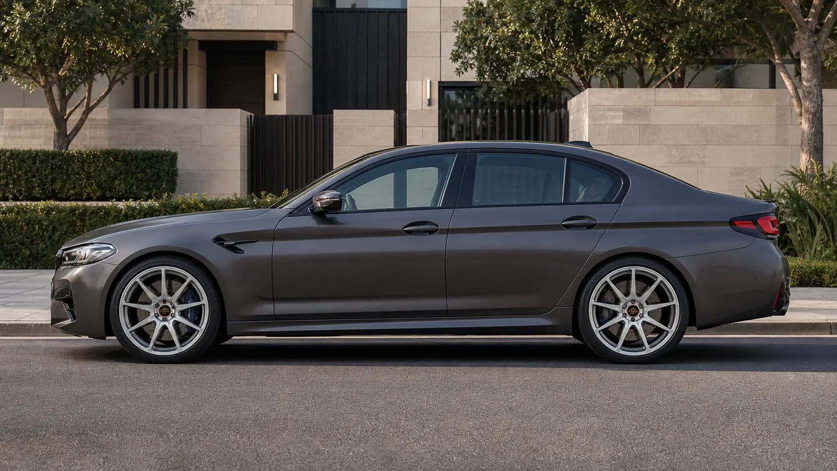 2025 BMW M5 with EW-P-FF-003 wheel, side profile view