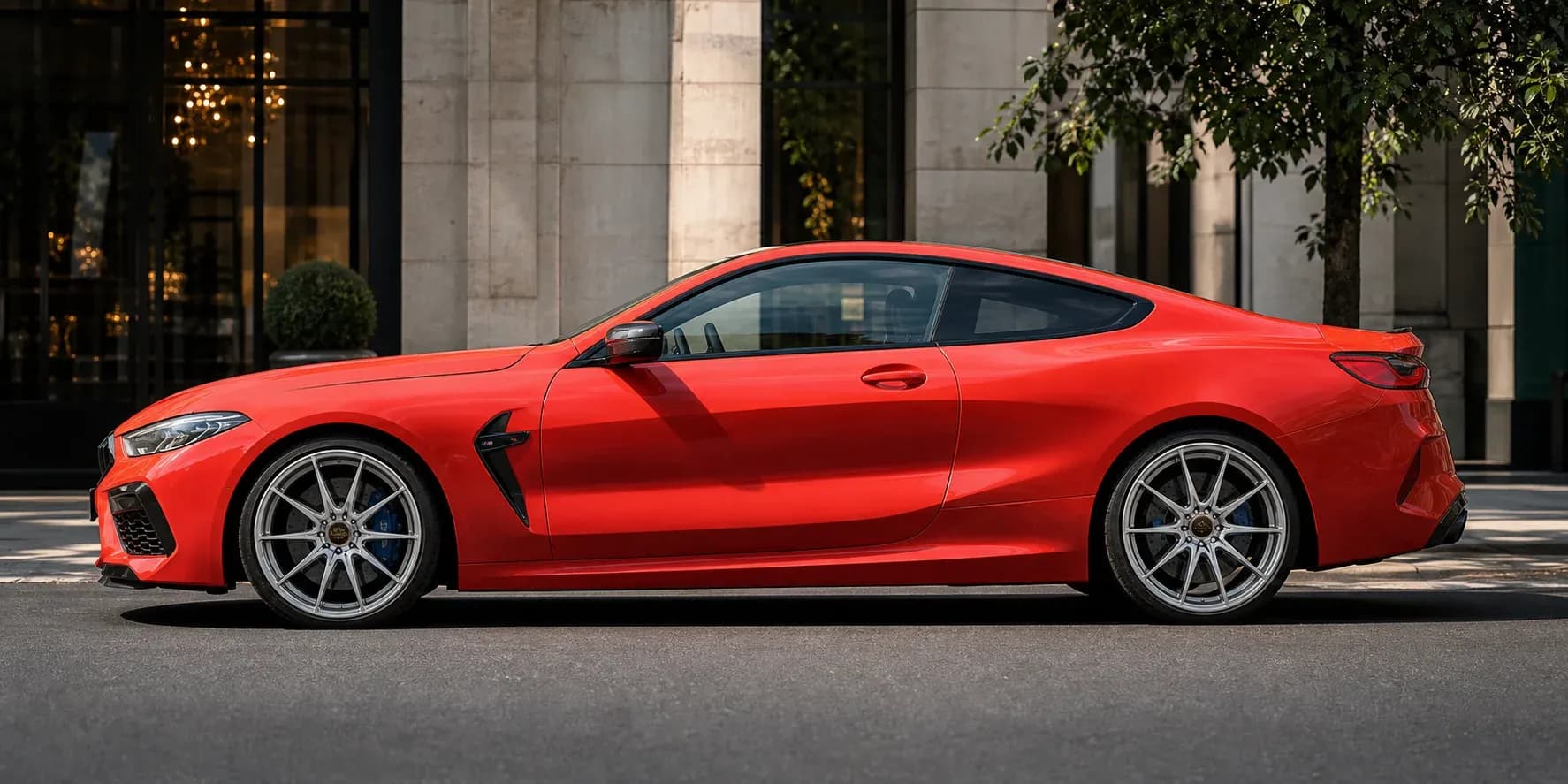 2020 BMW M8 with EW-P-FF-003 wheel, side profile view