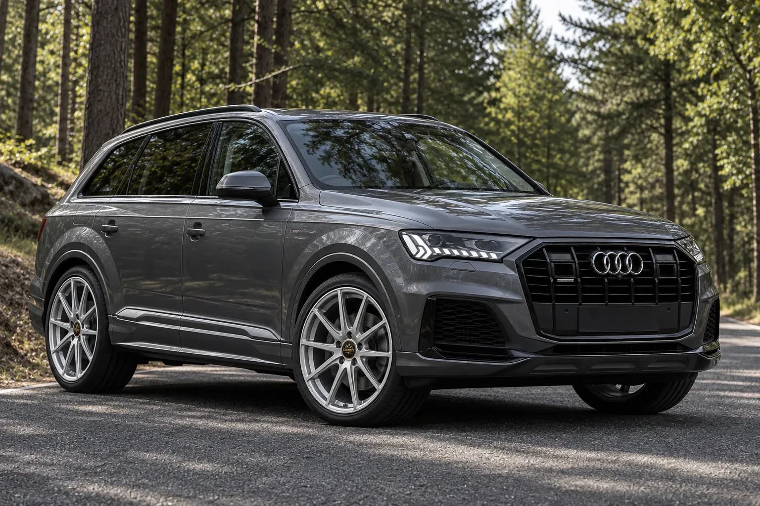 2020 Audi Q7 with EW-P-FF-004 wheel, front right 45 view