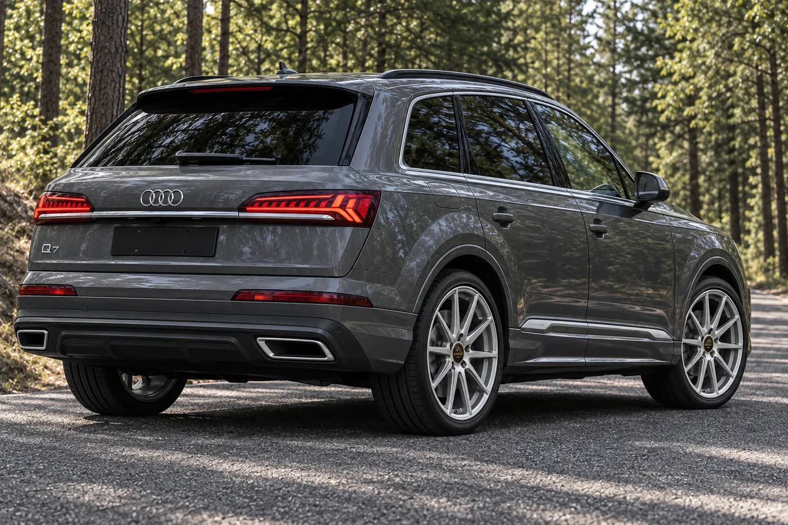 2020 Audi Q7 with EW-P-FF-004 wheel, rear right 45 view