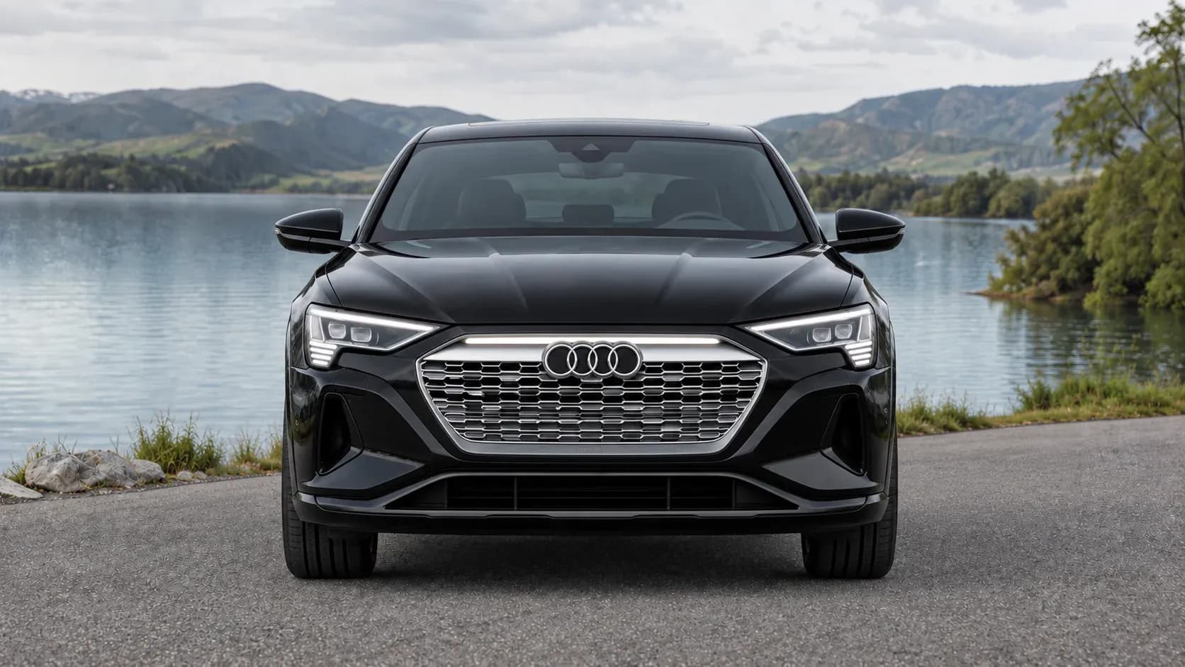 2024 Audi Q8 Sportback e-tron with EW-P-FF-004 wheel, front 0 view