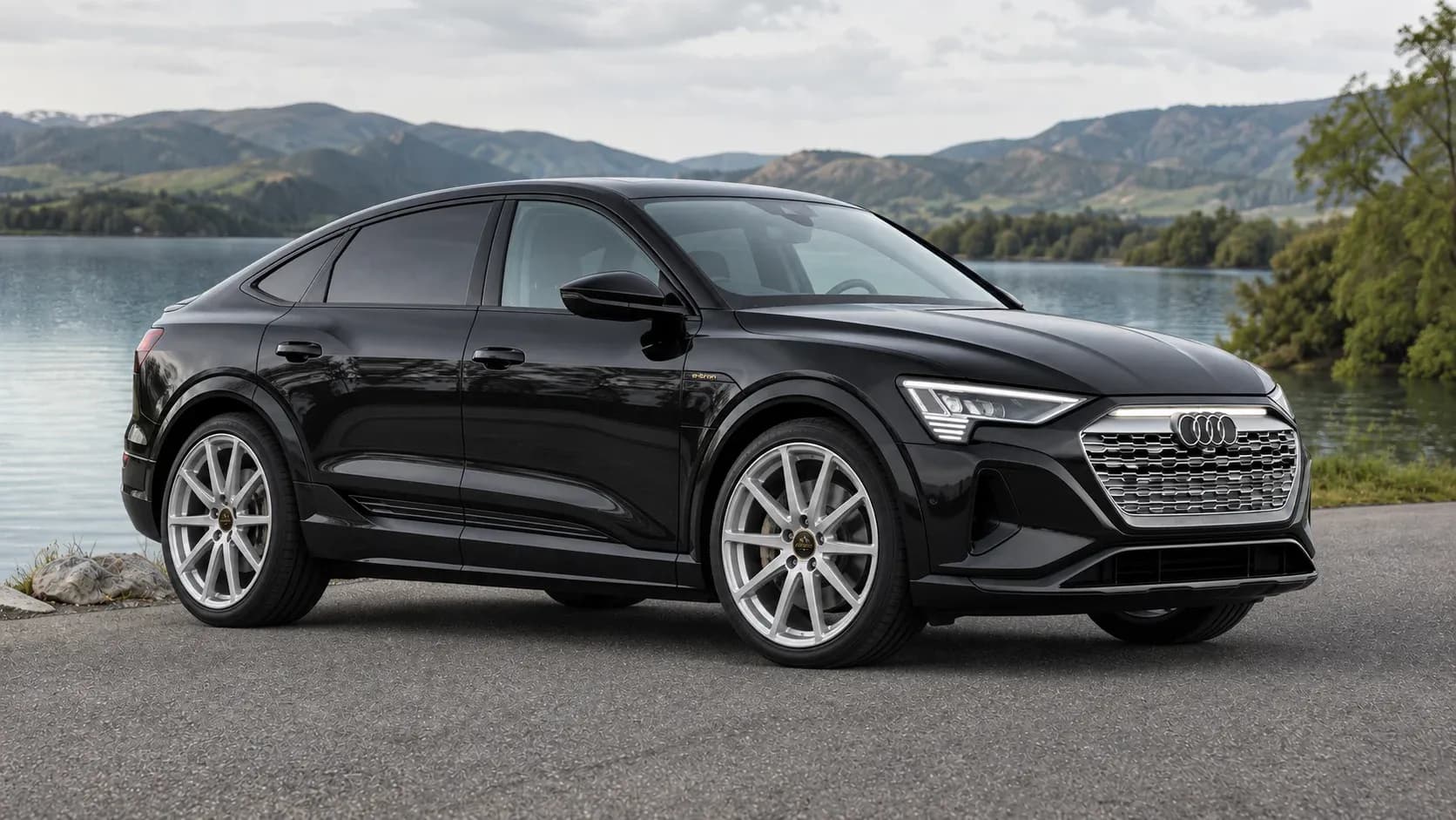 2024 Audi Q8 Sportback e-tron with EW-P-FF-004 wheel, front right 45 view