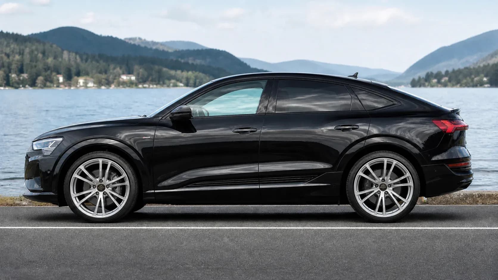 2024 Audi Q8 Sportback e-tron with EW-P-FF-004 wheel, side profile view
