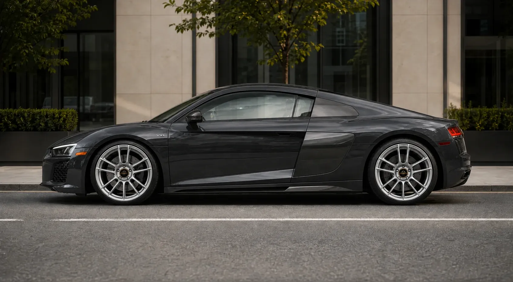2017 Audi R8 with EW-P-FF-005 wheel, side profile view