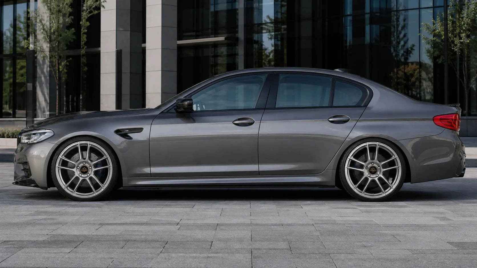 2025 BMW M5 with EW-P-FF-005 wheel, side profile view