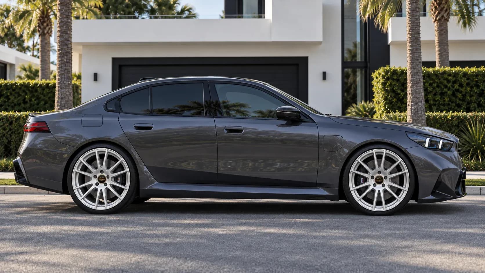 2025 BMW M5 with EW-P-FF-007 wheel, side profile view