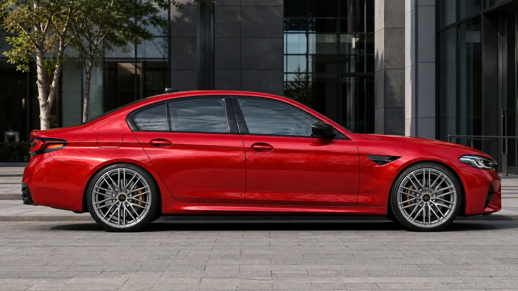 2021 BMW M5 with EW-P-FF-009 wheel, side profile view