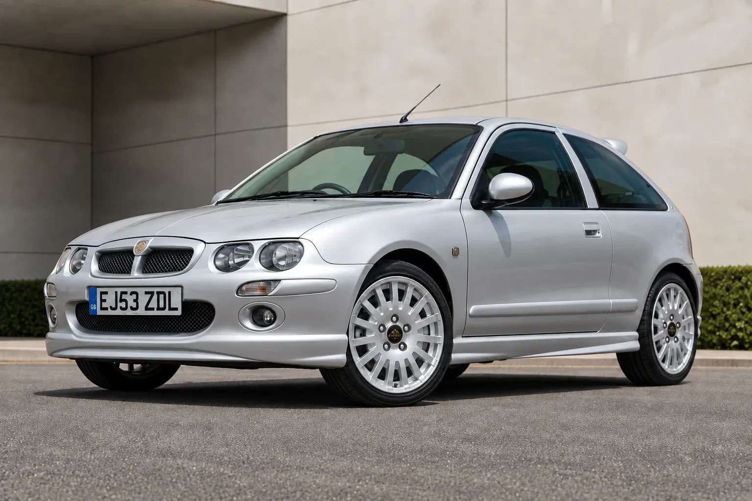 2003 MG ZR with EW-P-FF-010 wheel, front right 45 view