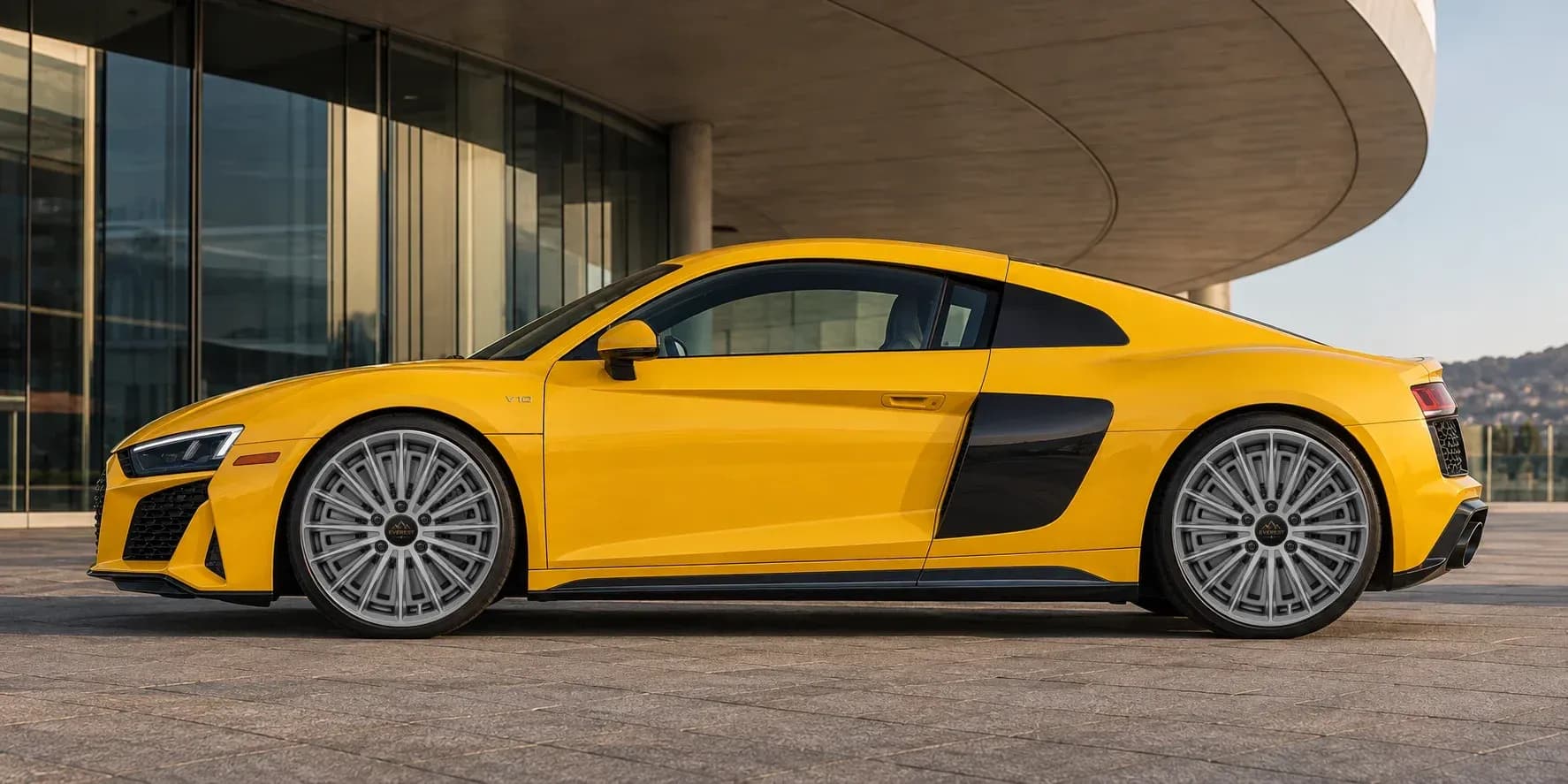 2024 Audi R8 with EW-P-FF-013 wheel, side profile view