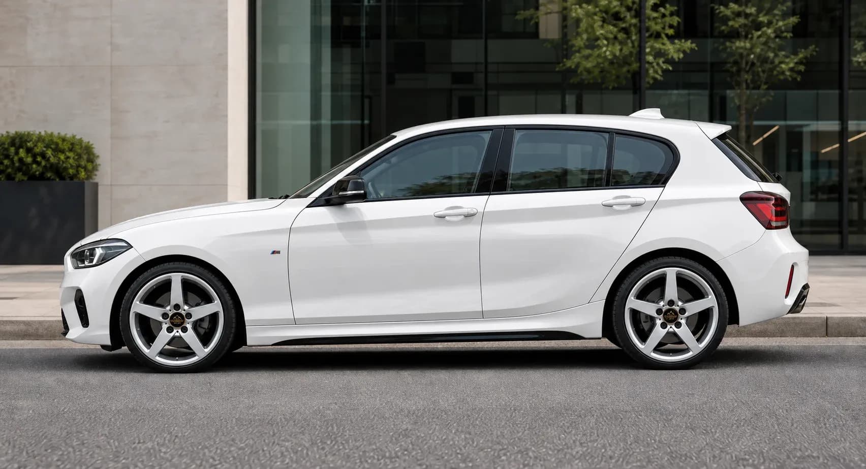 2019 BMW 1 Series with EW-P-MF-004 wheel, side profile view