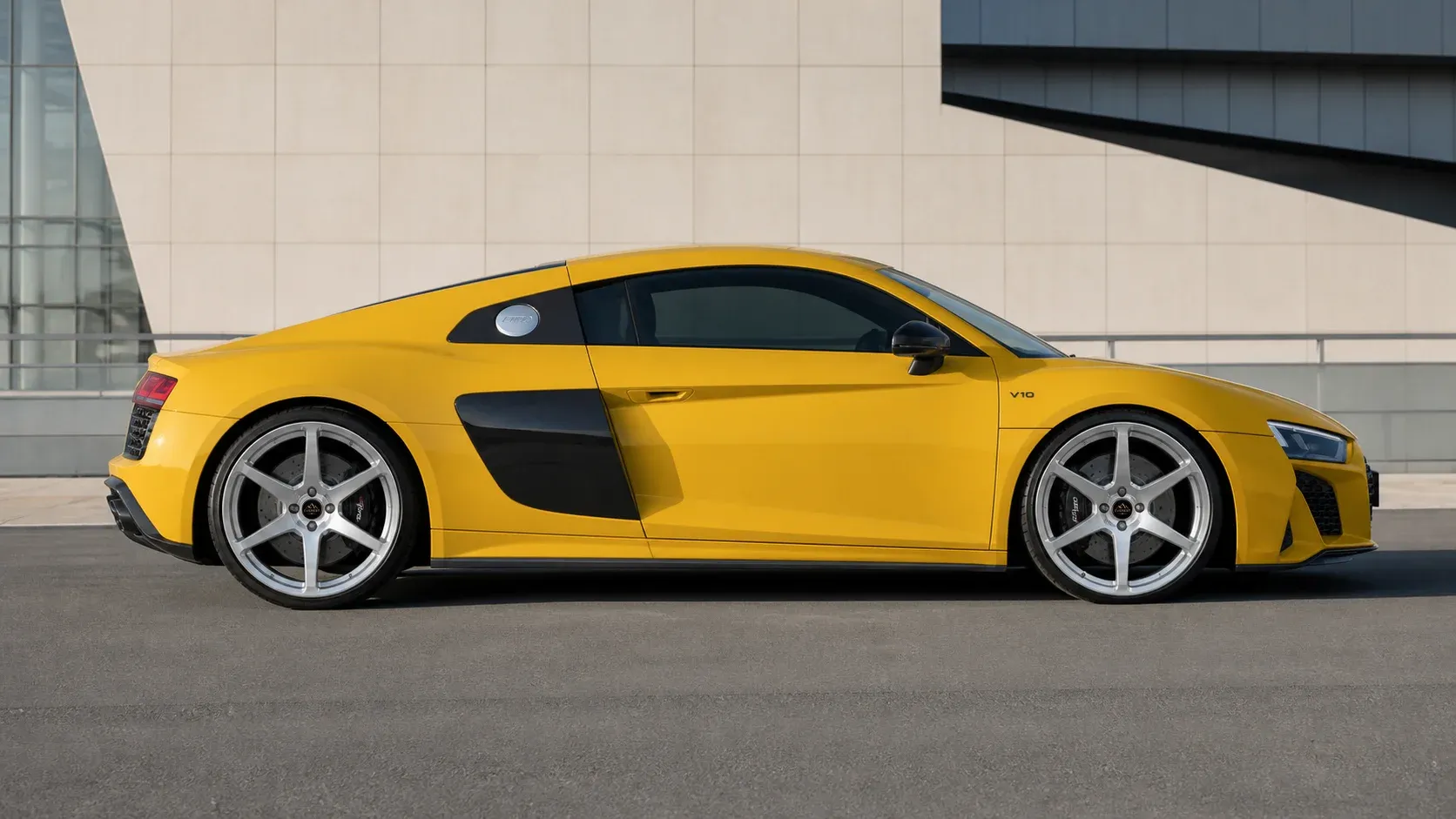 2024 Audi R8 with EW-P-MF-005 wheel, side profile view