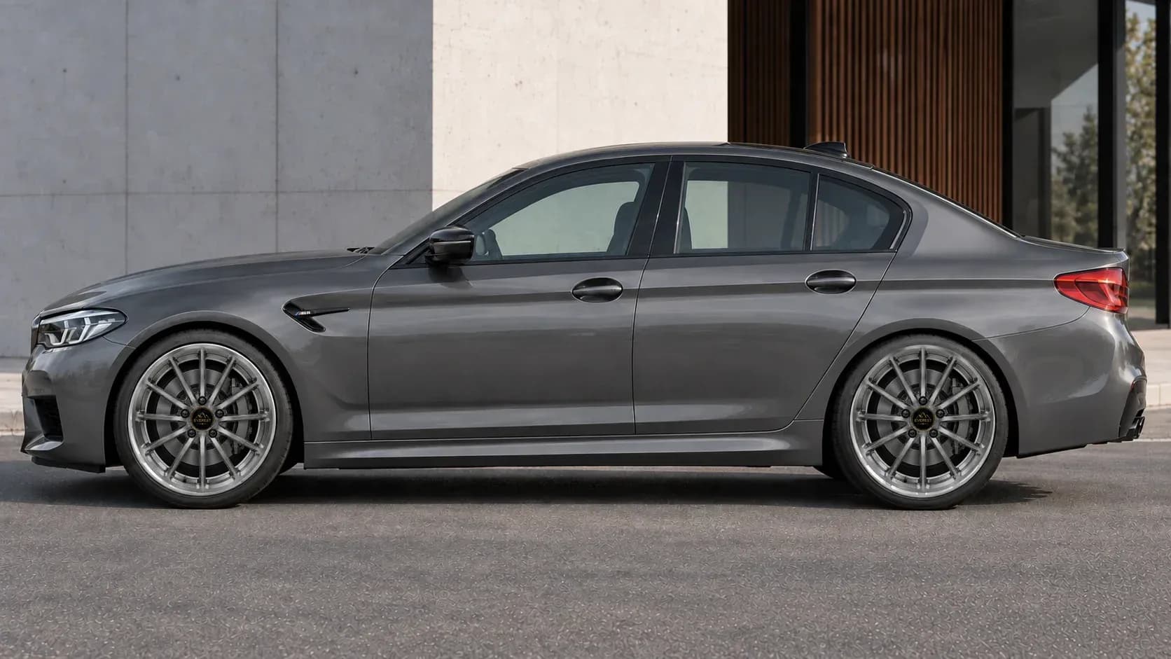 2018 BMW M5 with EW-P-MF-010 wheel, side profile view
