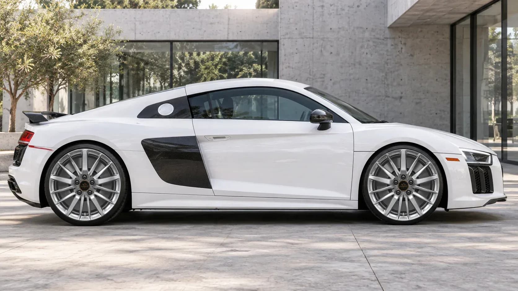 2017 Audi R8 with EW-P-MF-014 wheel, side profile view