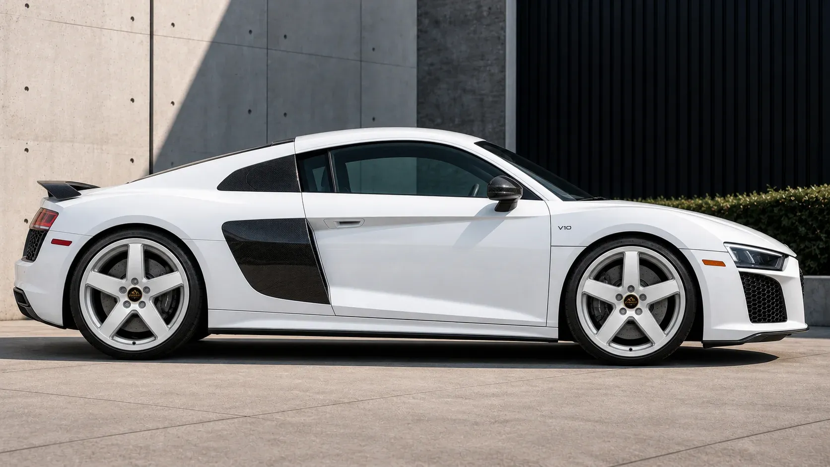 2017 Audi R8 with EW-P-MF-018 wheel, side profile view