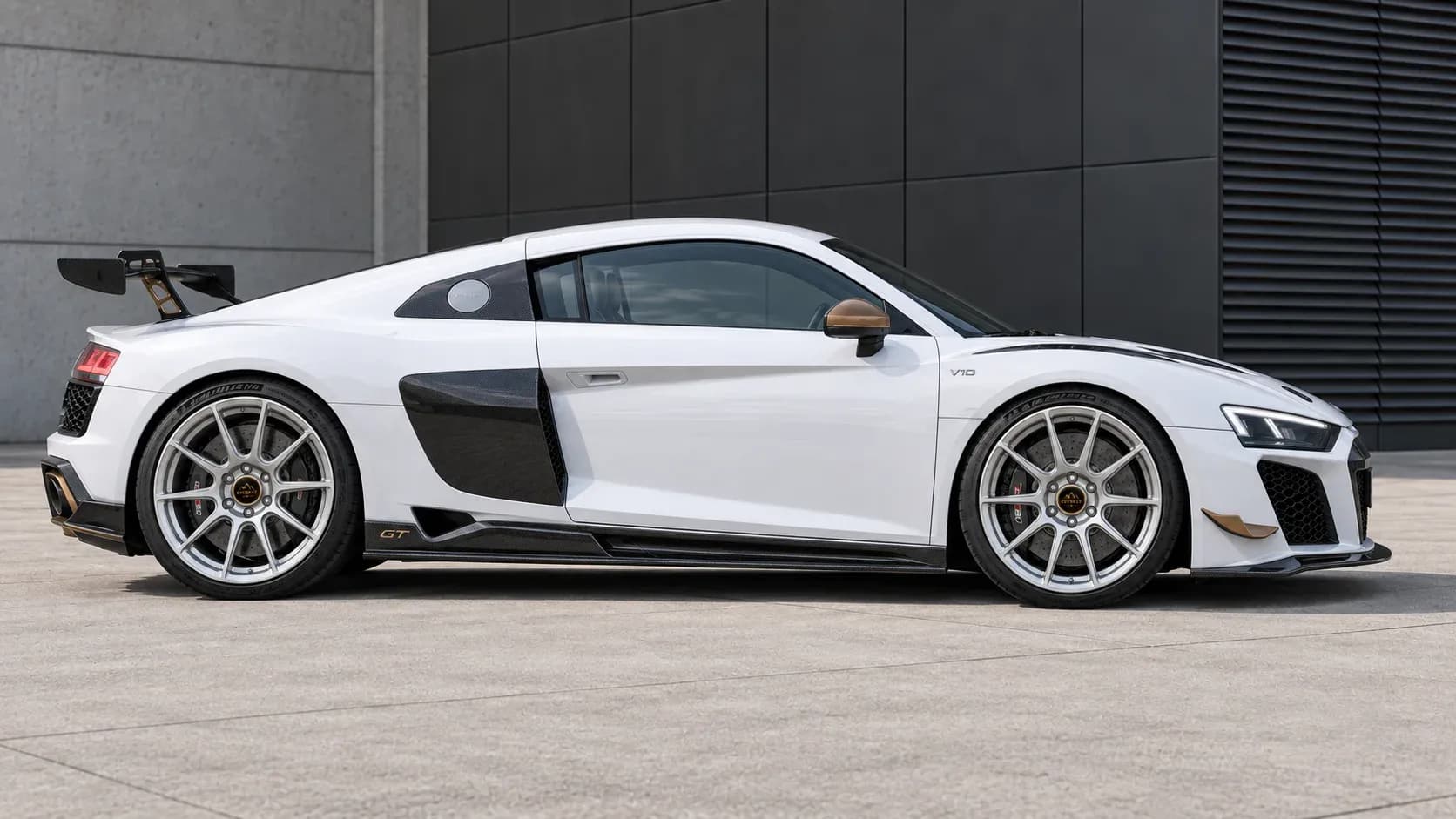2023 Audi R8 with EW-P-MF-022 wheel, side profile view