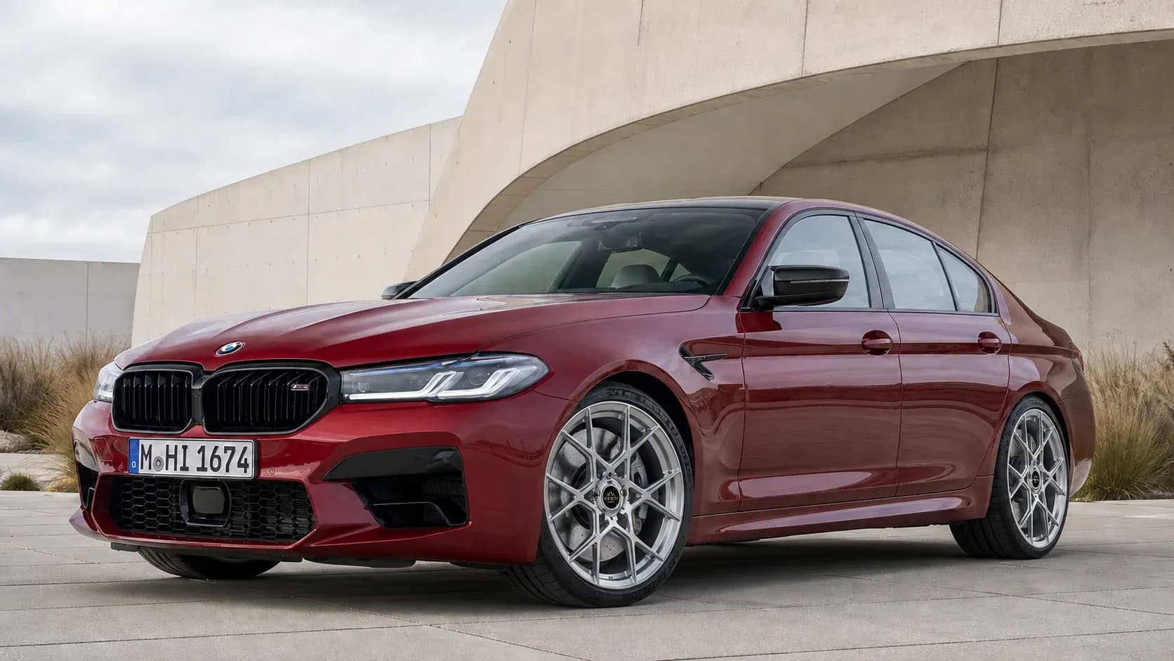 2018 BMW M5 with EW-P-MF-025 wheel, front right 45 view