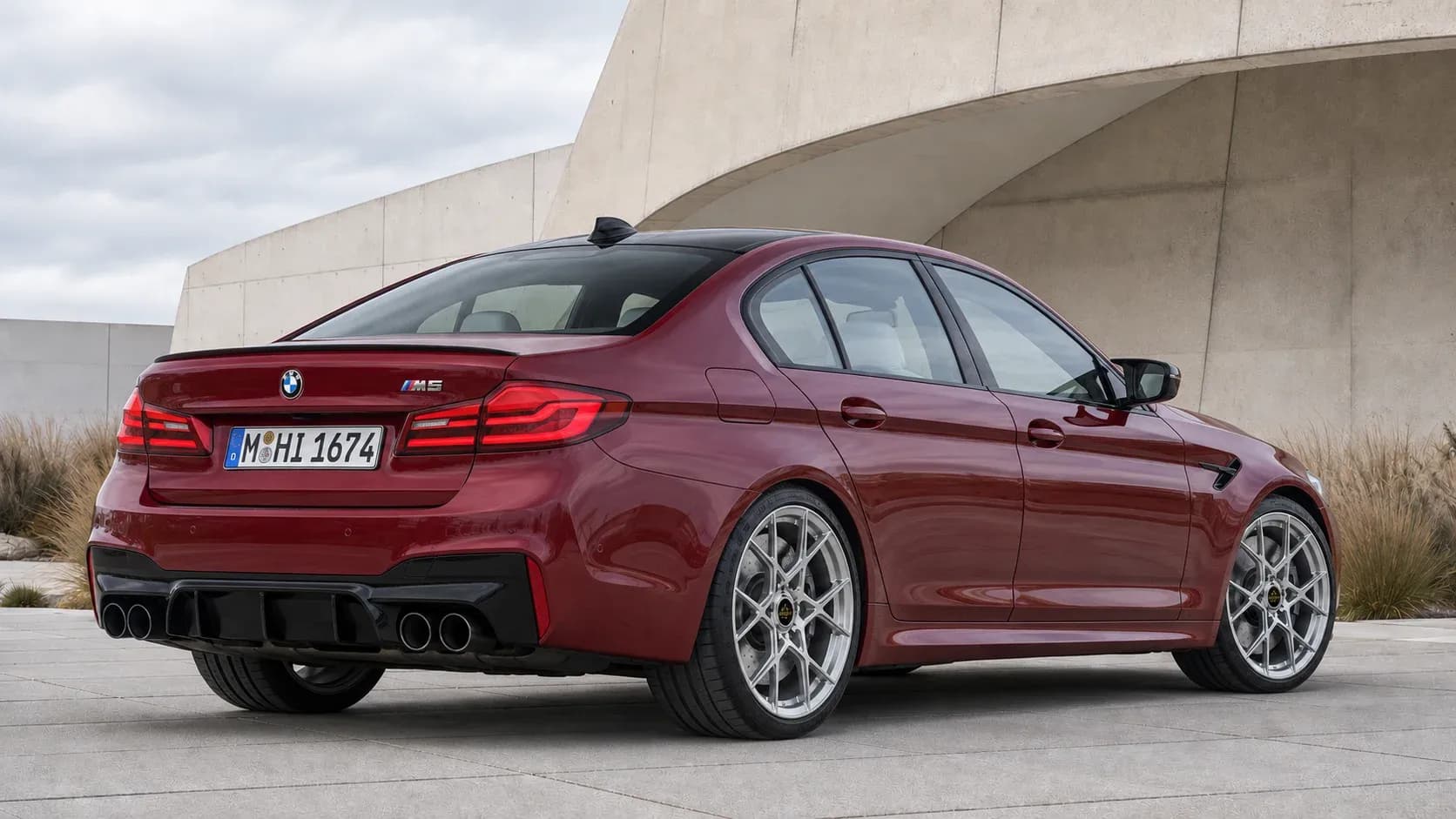 2018 BMW M5 with EW-P-MF-025 wheel, rear right 45 view