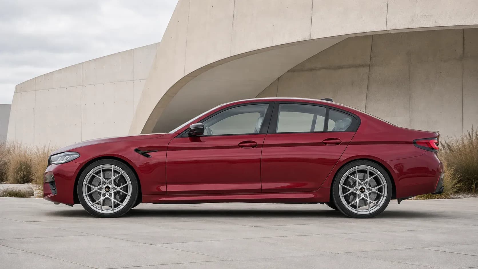 2018 BMW M5 with EW-P-MF-025 wheel, side profile view