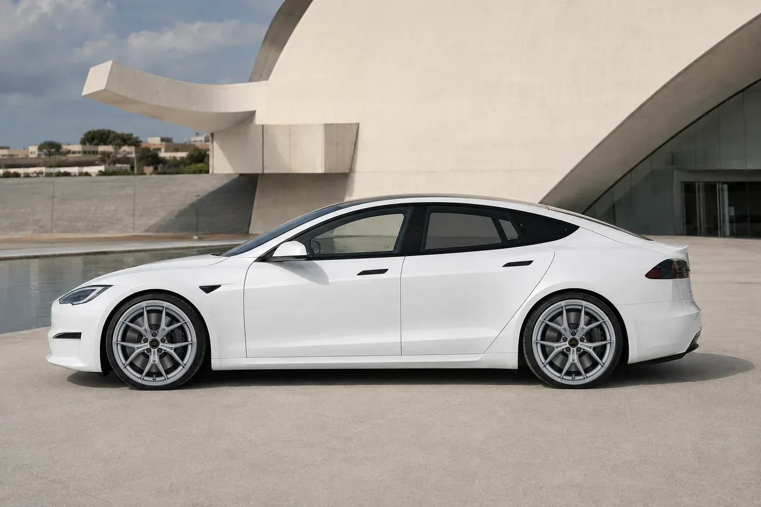 2021 Tesla Model S with EW-P-MF-029 wheel, side profile view
