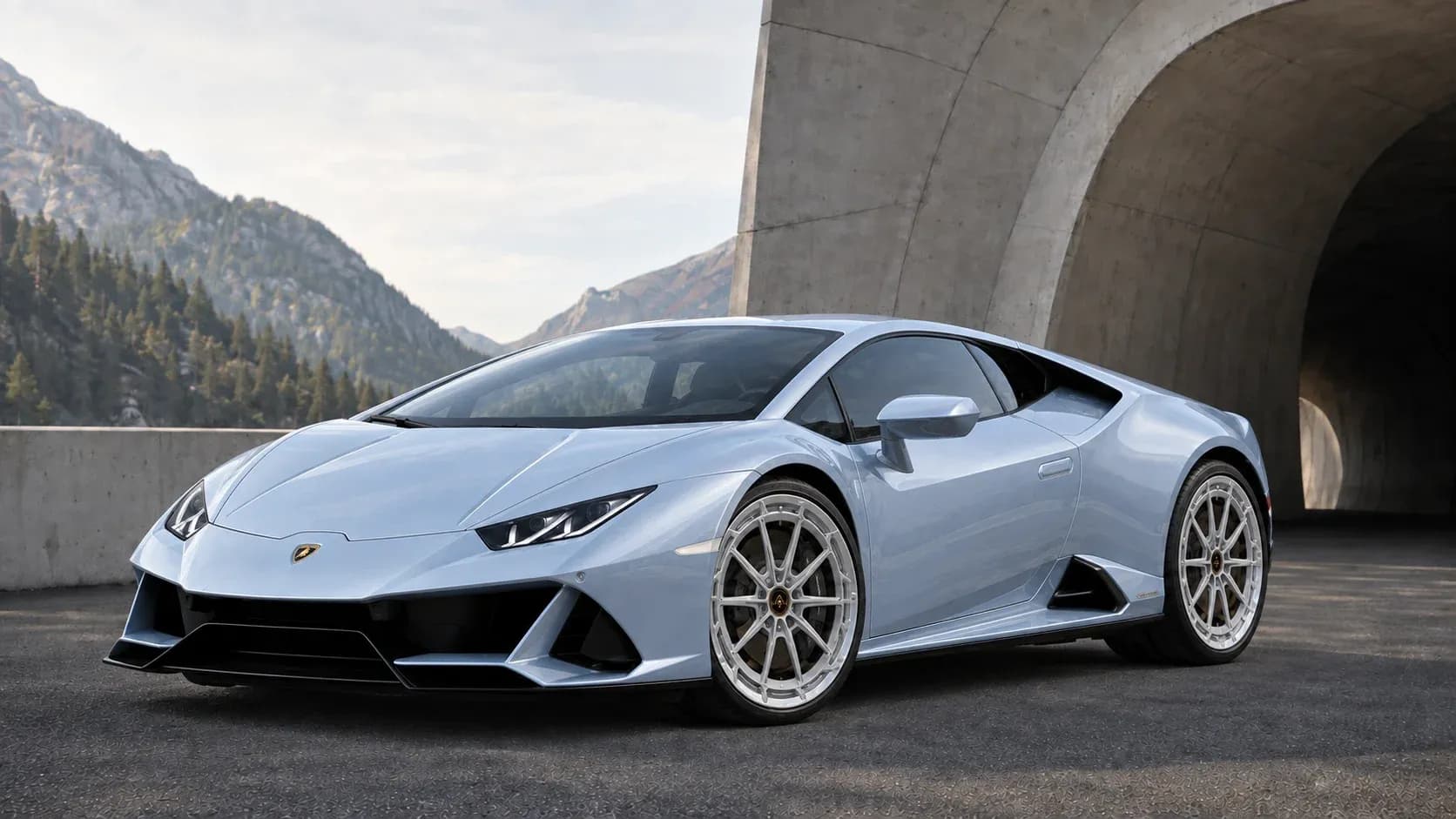 2019 Lamborghini Huracan with EW-P-MF-031 wheel, front right 45 view