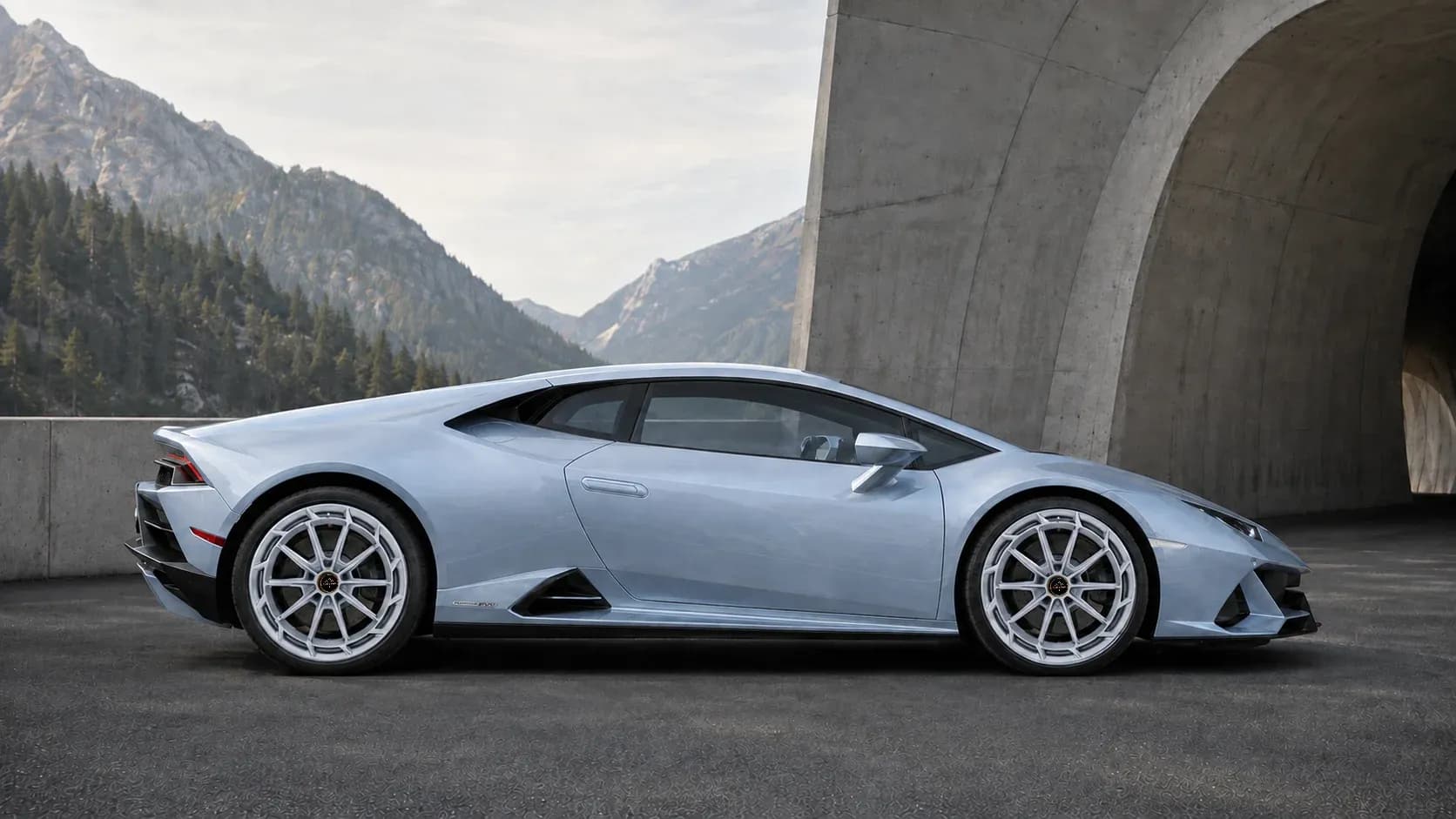 2019 Lamborghini Huracan with EW-P-MF-031 wheel, side profile view
