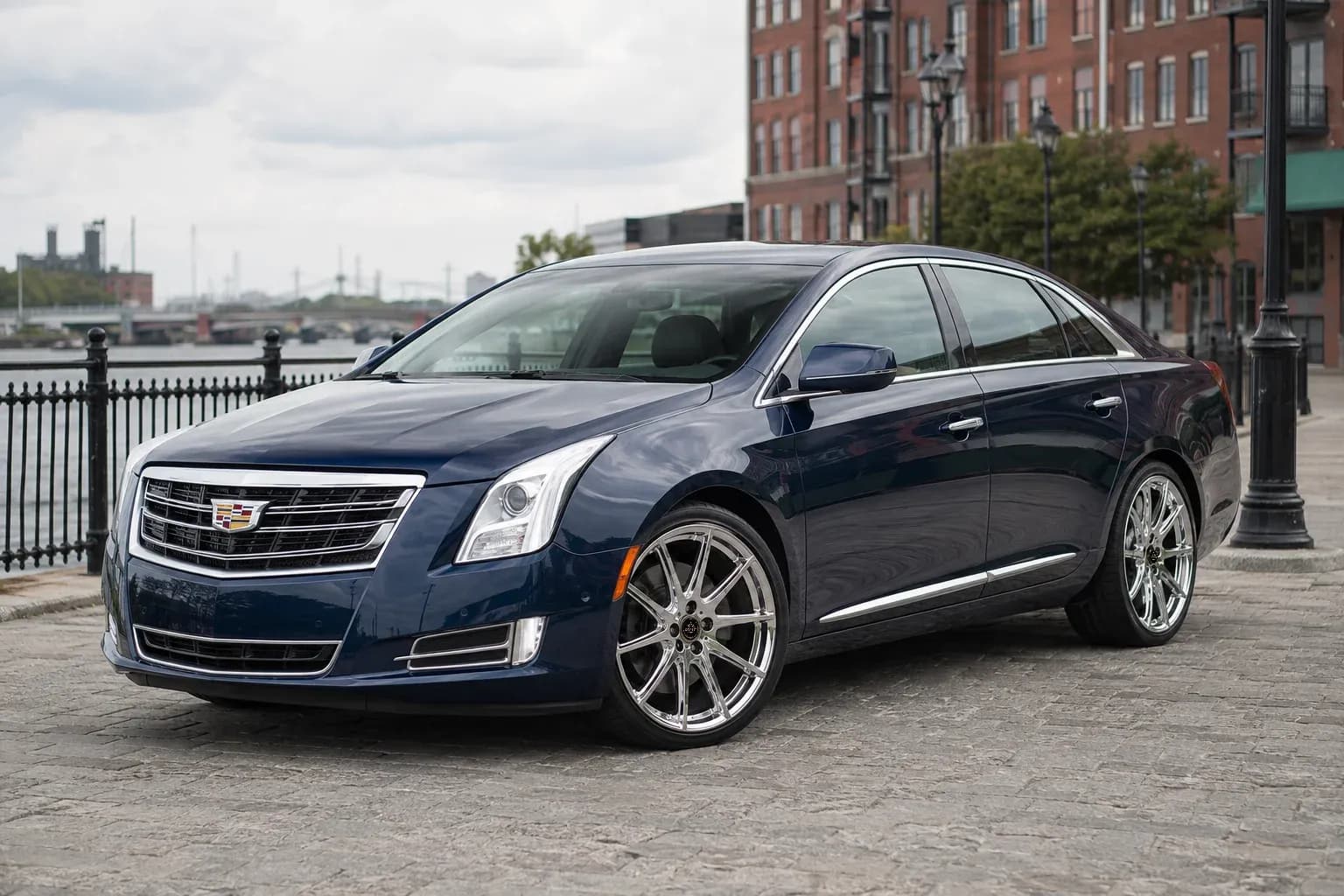 2016 Cadillac XTS with EW-P-MF-039 wheel, front right 45 view