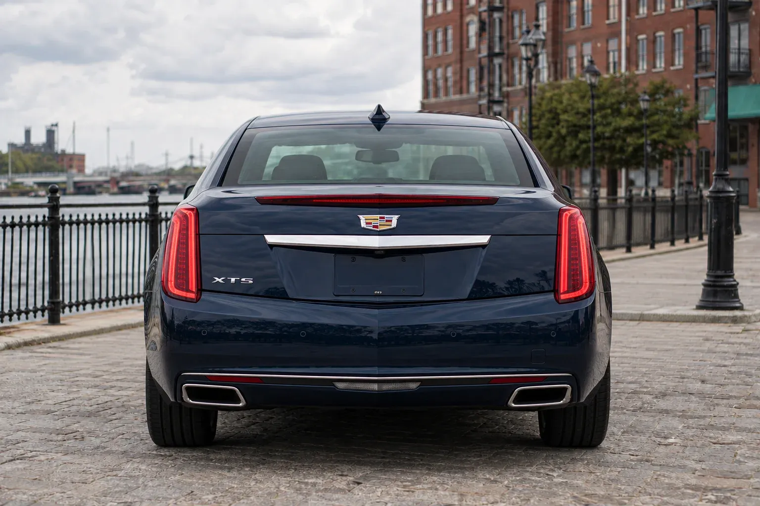 2016 Cadillac XTS with EW-P-MF-039 wheel, rear 0 view
