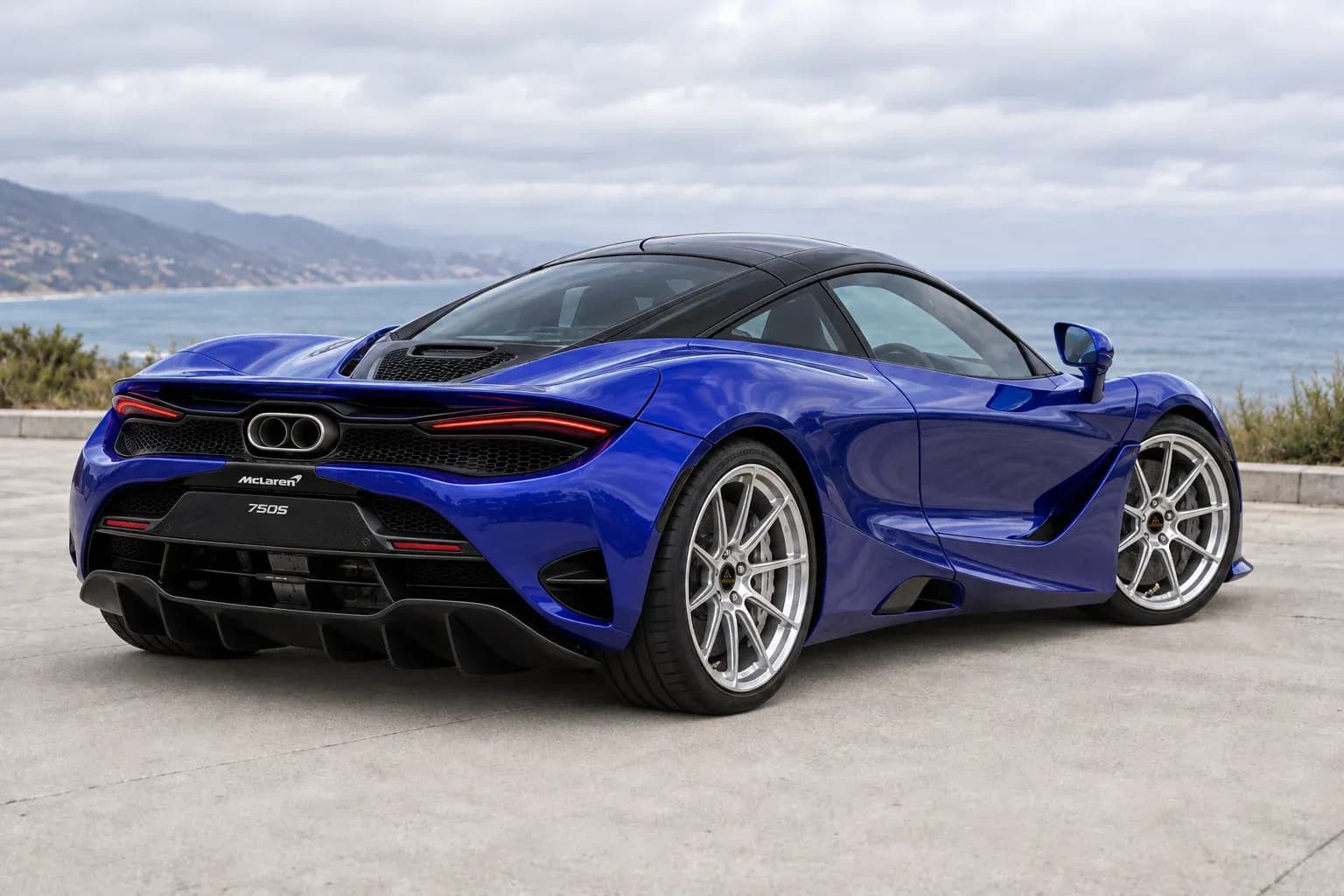 2024 McLaren 750S with EW-P-MF-041 wheel, rear right 45 view