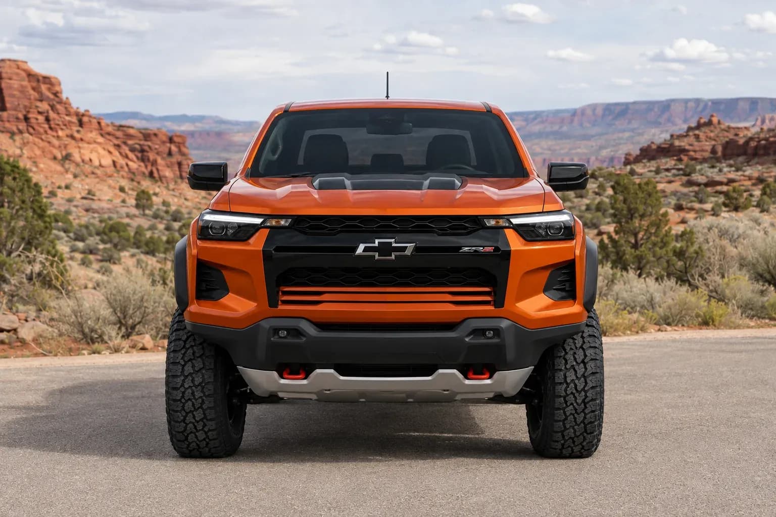 2023 Chevrolet Colorado with EW-P-MF-042 wheel, front 0 view