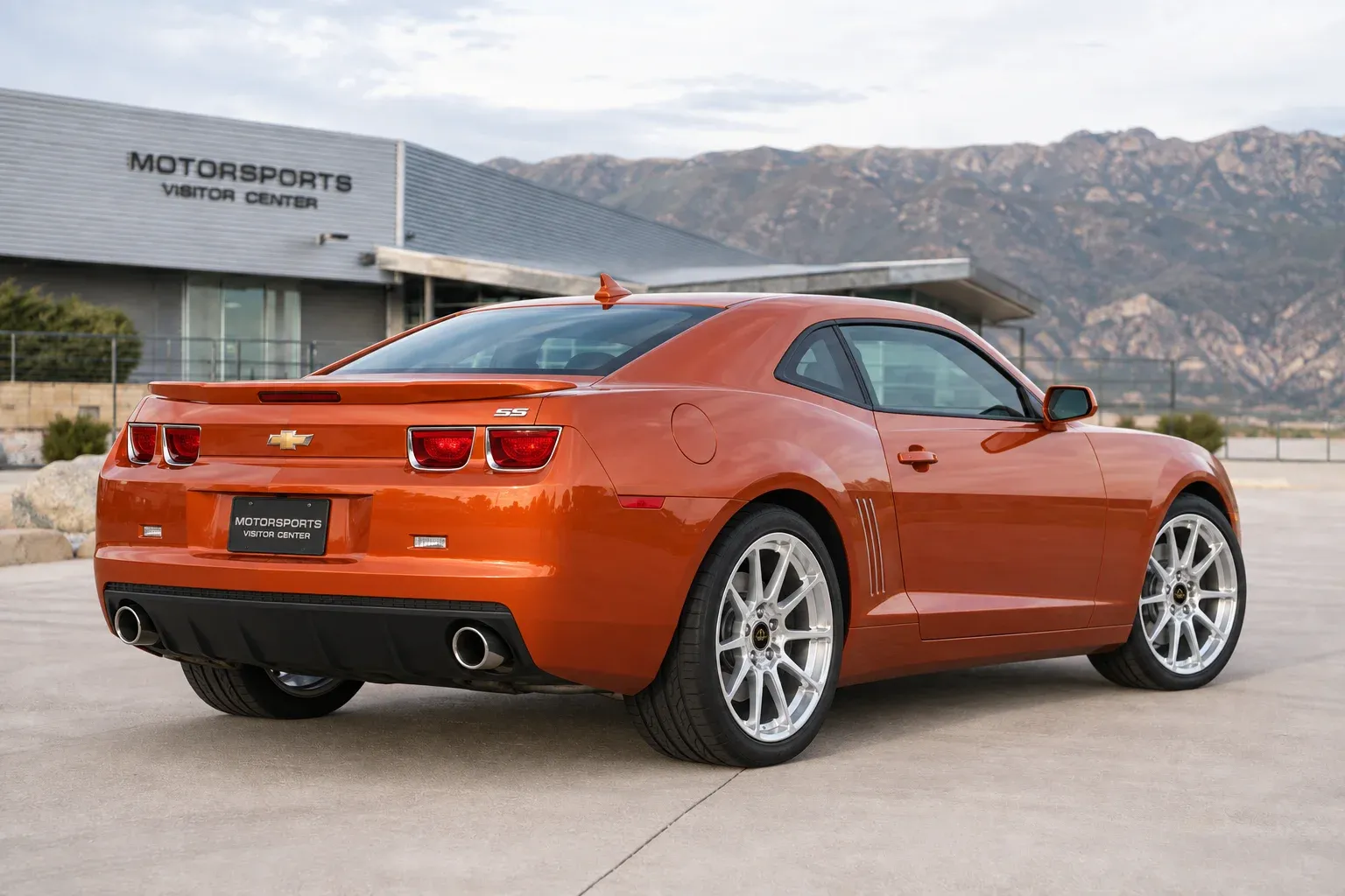 2010 Chevrolet Camaro with EW-P-MF-043 wheel, rear right 45 view