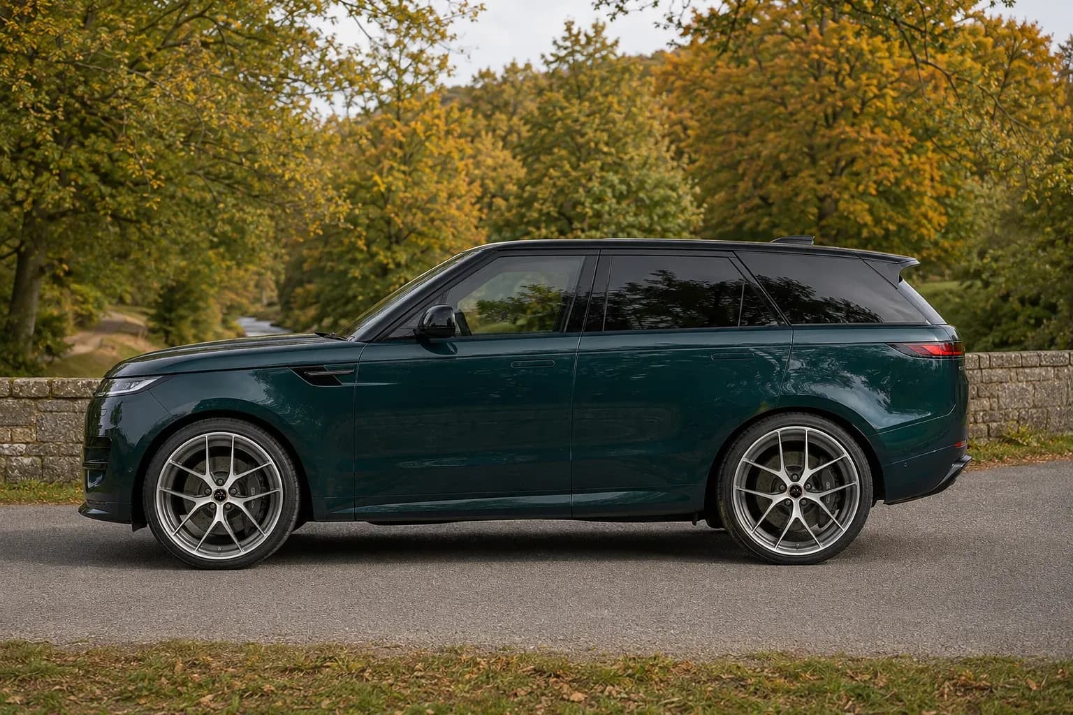 2023 Land Rover Range Rover Sport with EW-P-MF-050 wheel, side profile view