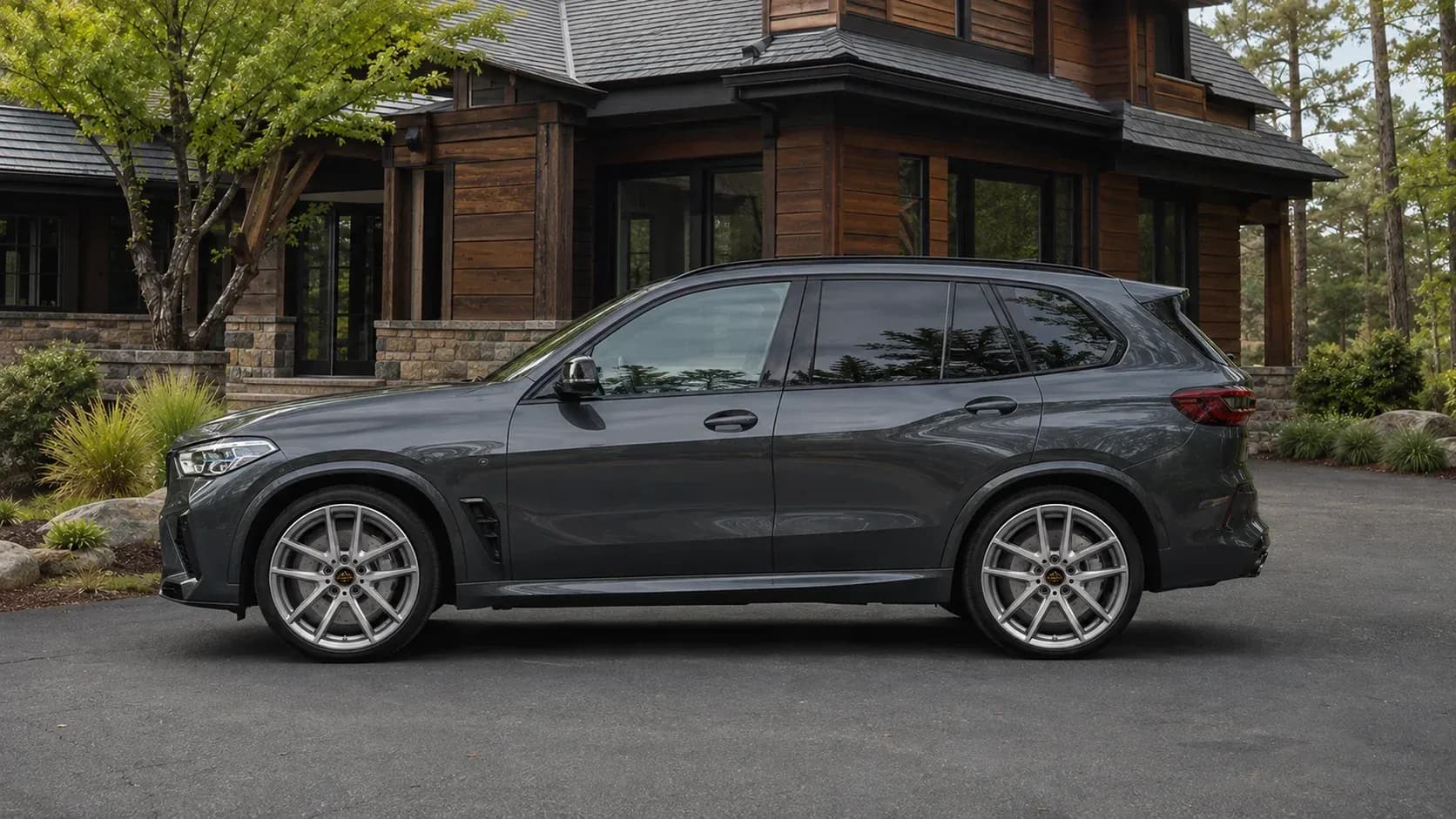 2020 BMW X5 M with EW-P-MF-053 wheel, side profile view