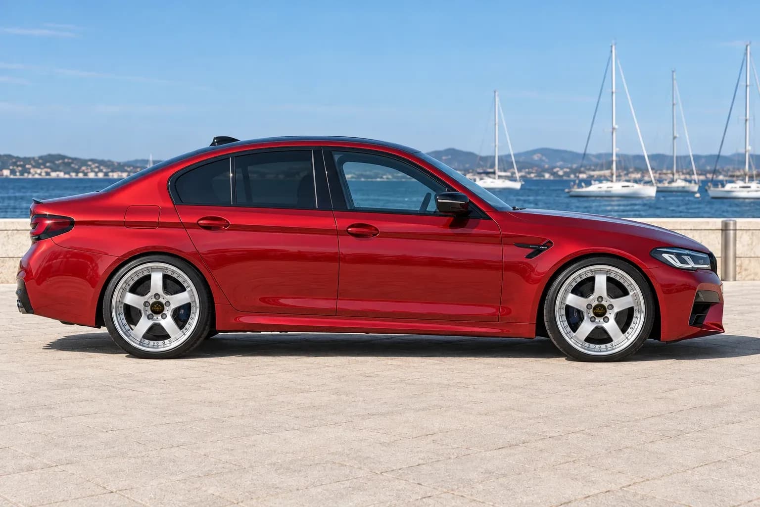 2021 BMW M5 with EW-P-MP-010 wheel, side profile view