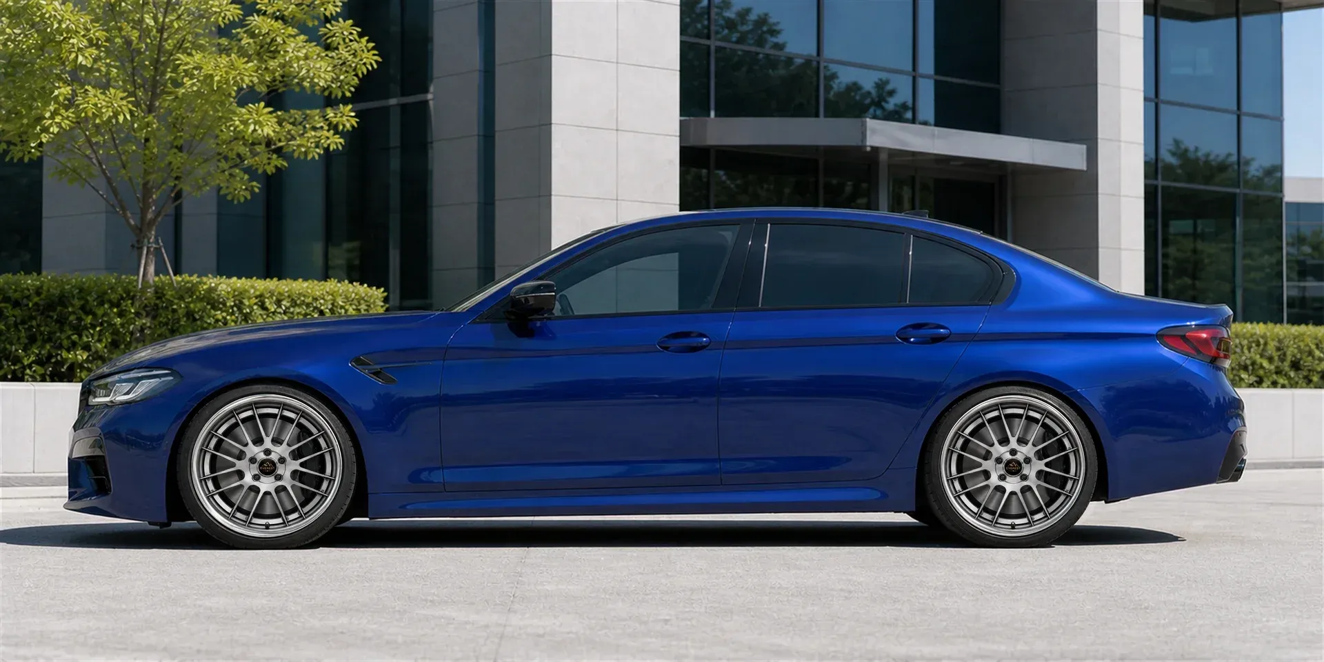 2020 BMW M5 with EW-P-MP-020 wheel, side profile view