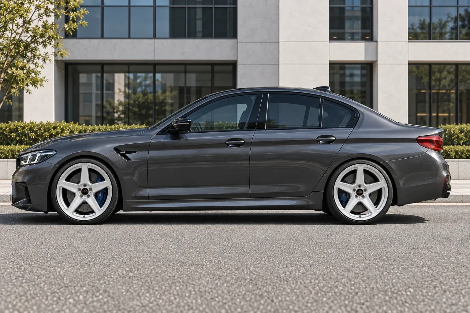 2021 BMW M5 with EW-P-MP-025 wheel, side profile view