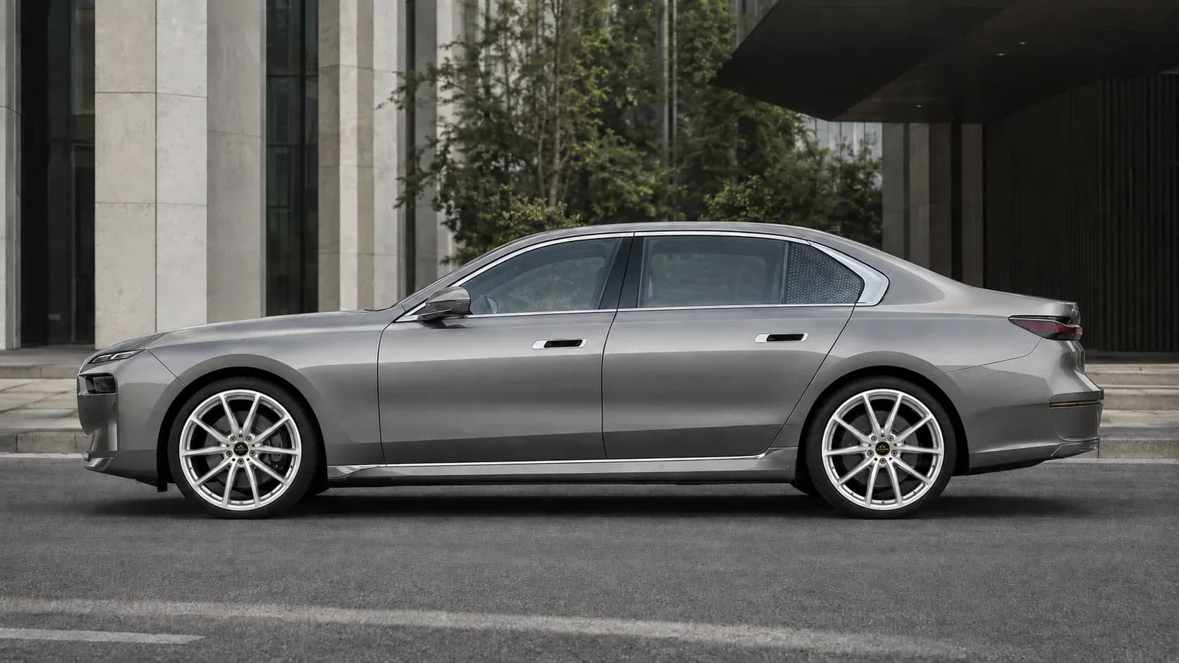 2023 BMW 7 Series with EW-S-FF-001 wheel, side profile view