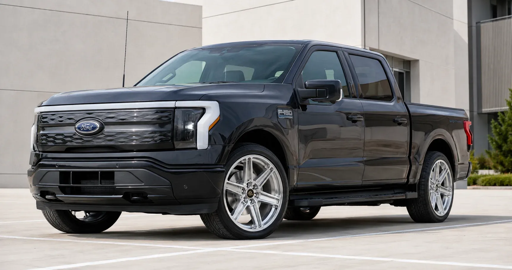 2022 Ford F-150 Lightning with EW-S-MF-002 wheel, front right 45 view
