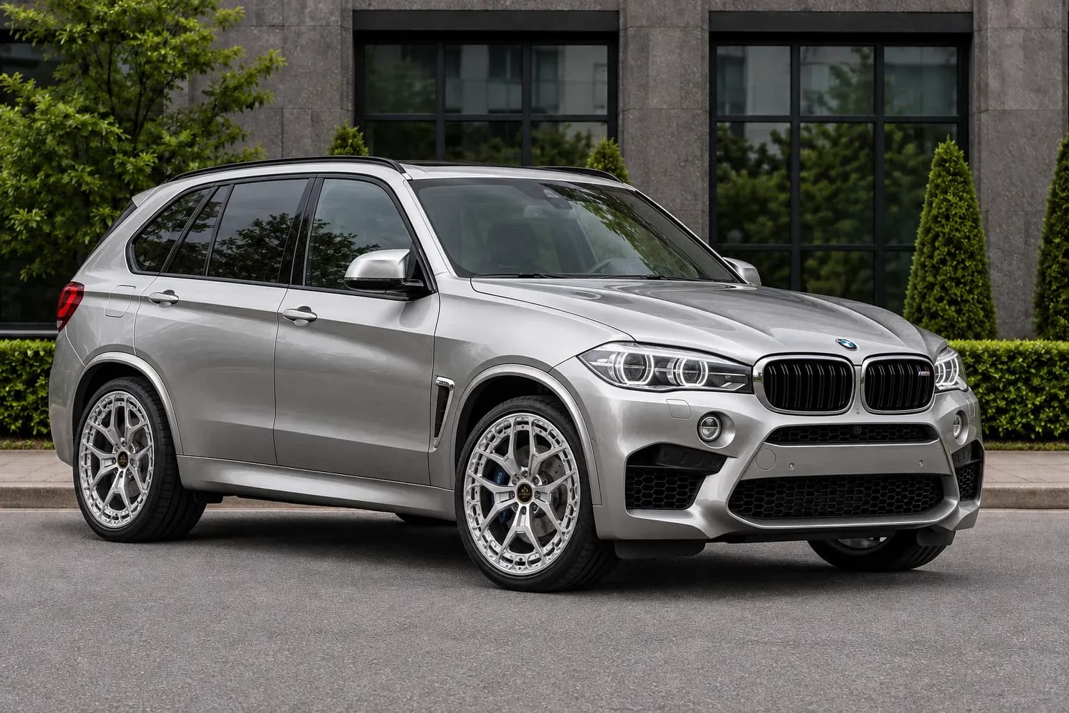 2015 BMW X5 M with EW-S-MF-003 wheel, front right 45 view