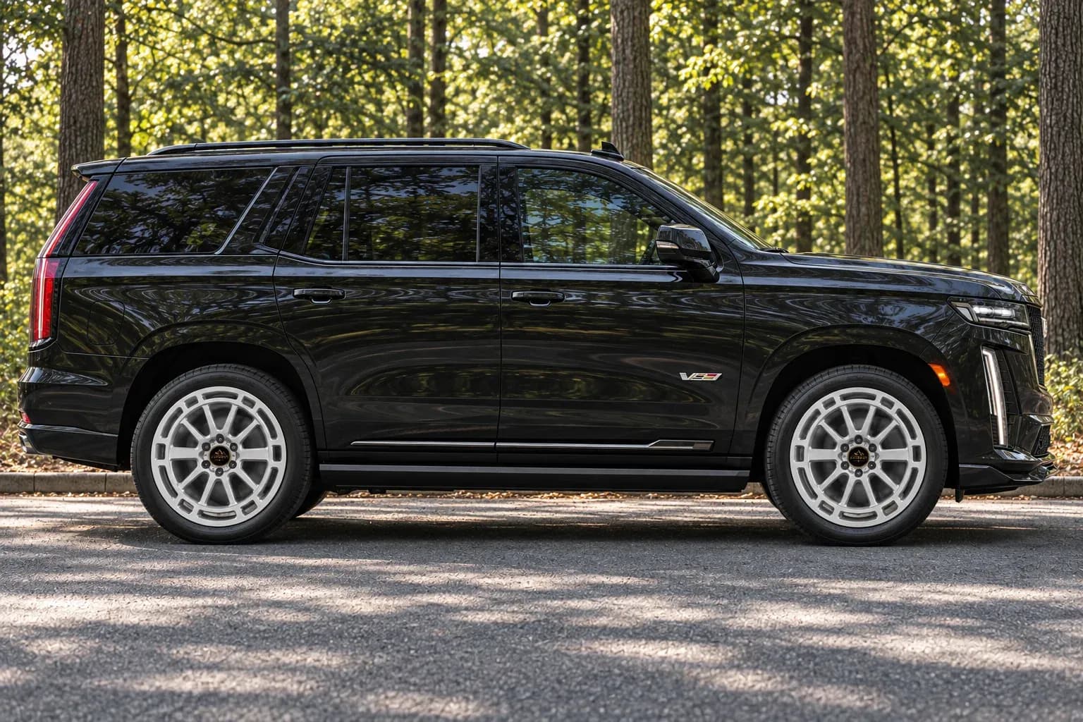 2023 Cadillac Escalade with EW-S-MP-004 wheel, side profile view