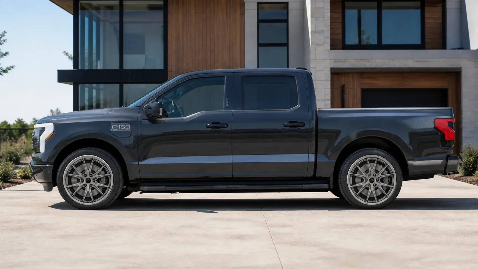 2022 Ford F-150 Lightning with EW-S-MP-007 wheel, side profile view